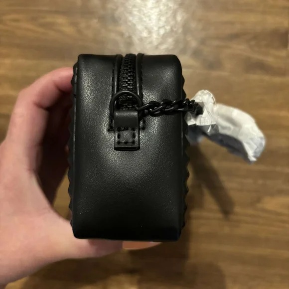 ✨NEW!✨ VALENTINO BLACK PHONE PURSE HANDLER - Picture 9 of 17